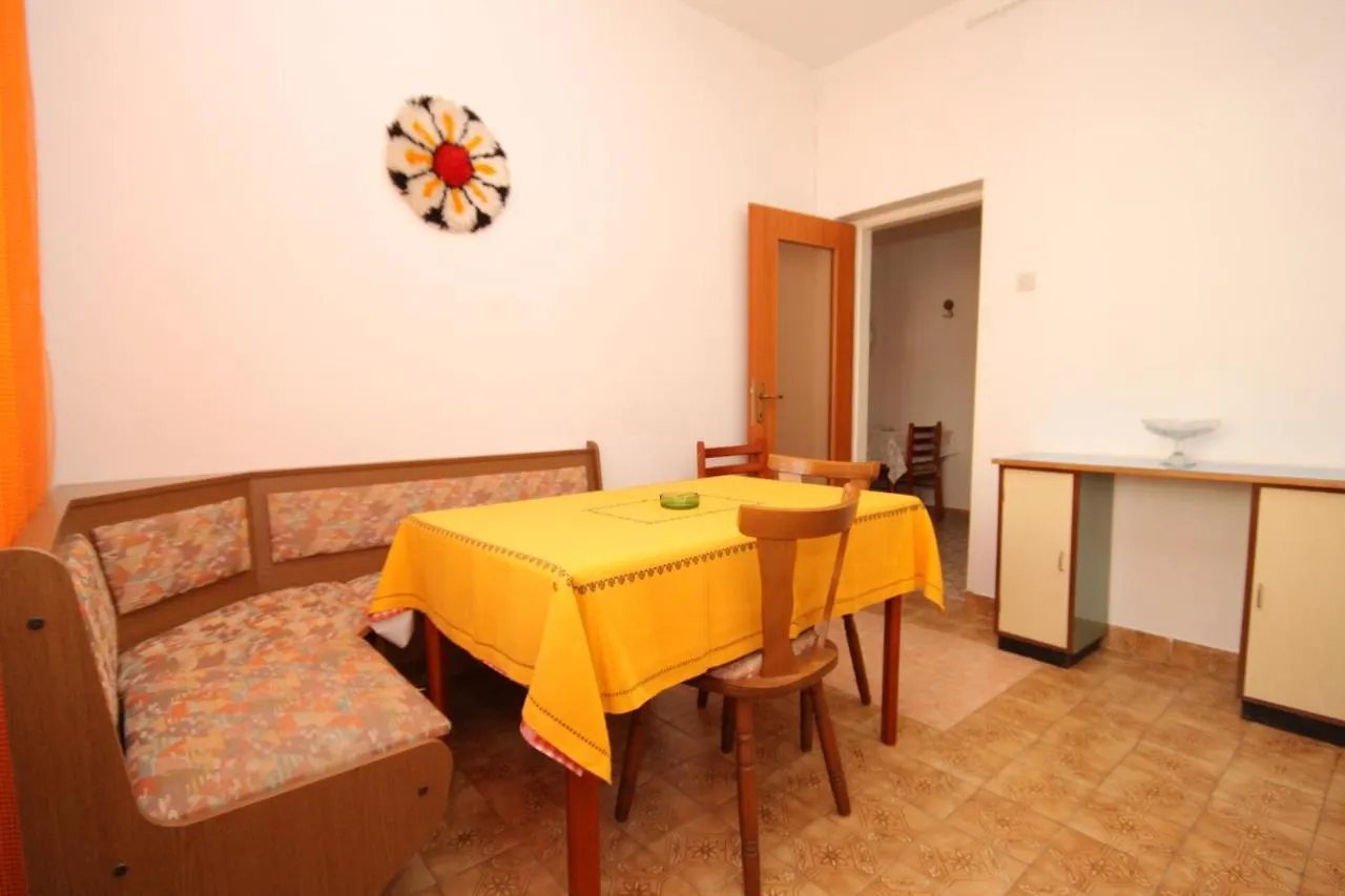 Apartment Pula 7647A 0*,